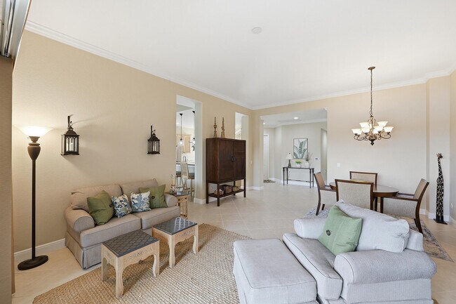 Building Photo - 9243 Tesoro Ln