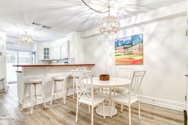 Building Photo - 132 Heck Ave