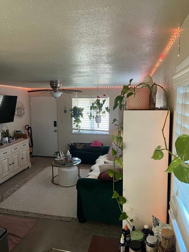 Building Photo - Lake Louise Dr SW