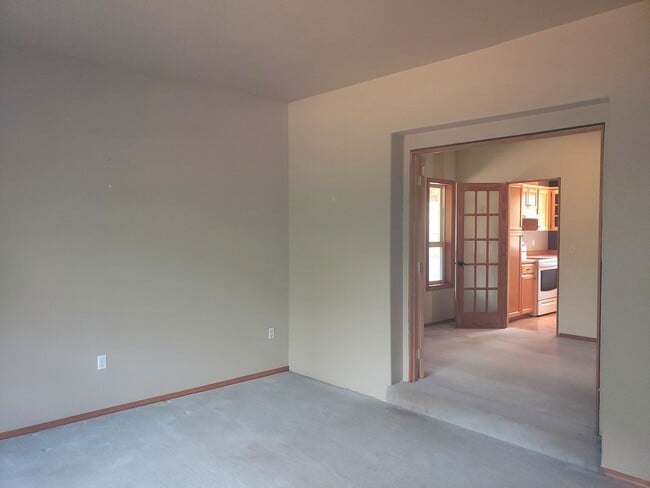 Building Photo - Short Term Lease Available