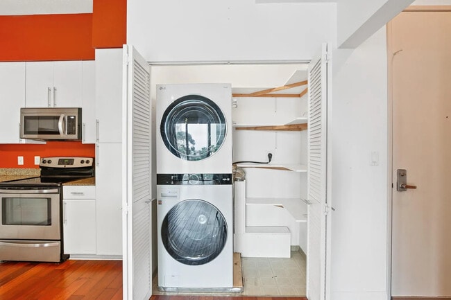 Building Photo - 488 E Ocean Blvd