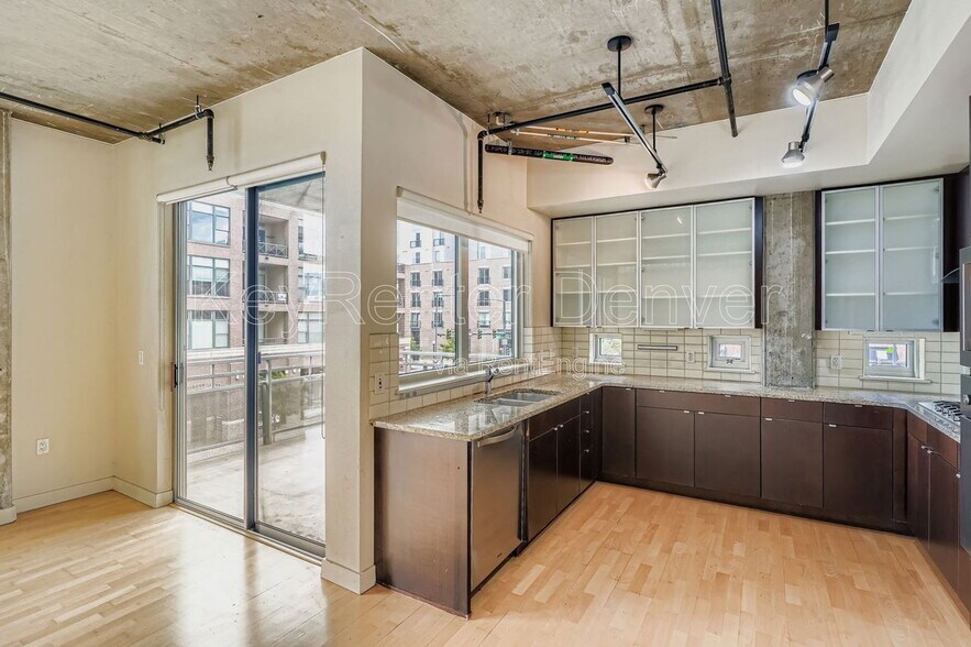 Building Photo - 2229 Blake St