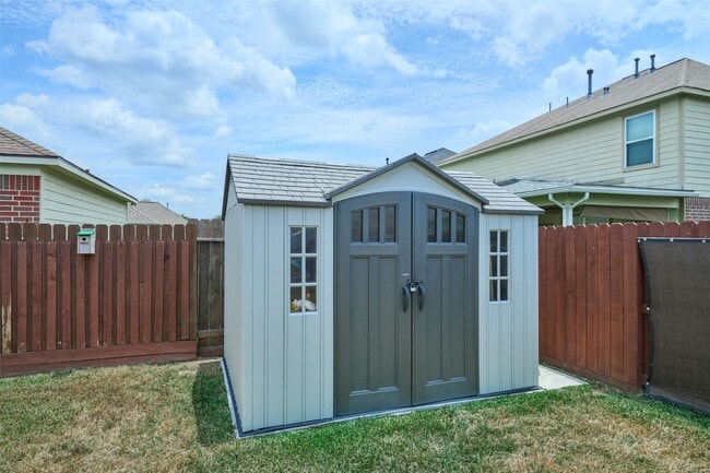 Building Photo - 9940 Yearling Pl