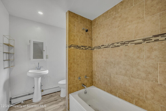 Building Photo - 266 Rutter Ave