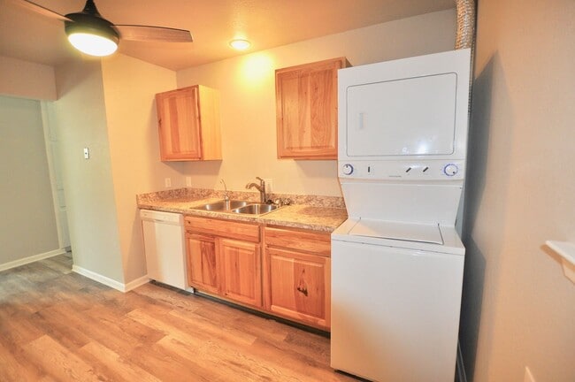 Building Photo - COMING SOON! FOR LEASE! Nice Remodeled - 3...