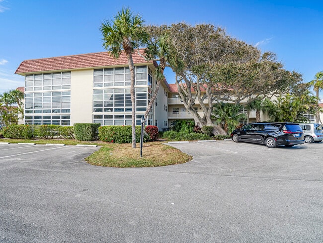 Building Photo - 5400 Jimmy Buffett Mem Hwy