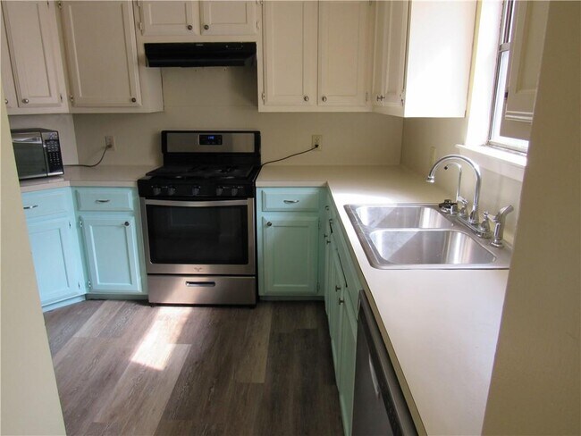 Building Photo - 1603 Shotwell Ln