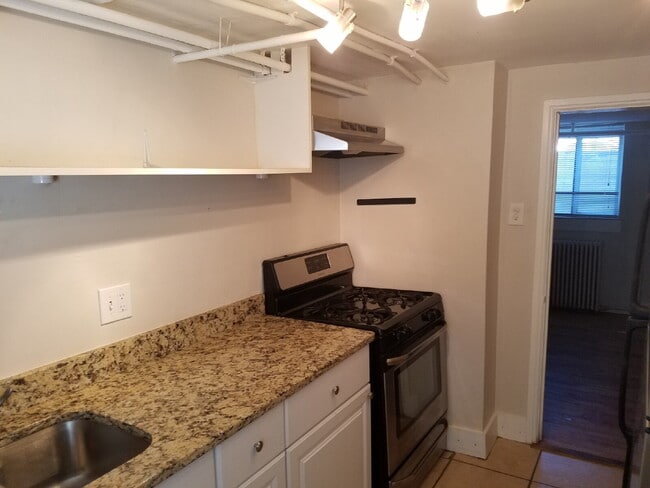 Building Photo - 1 Bed 1 Bath Mayfair Apartment With Garage in Denver! Available Now!