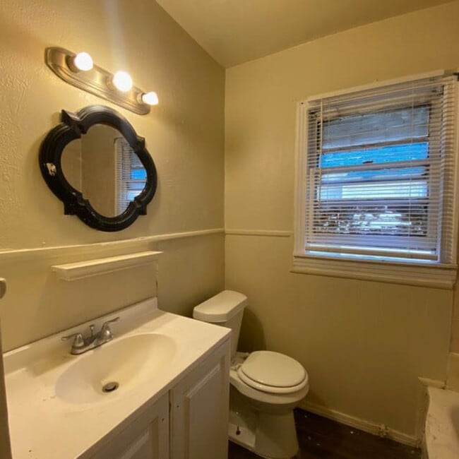 Building Photo - $0 First Month's Rent / $0 Deposit at Move-in