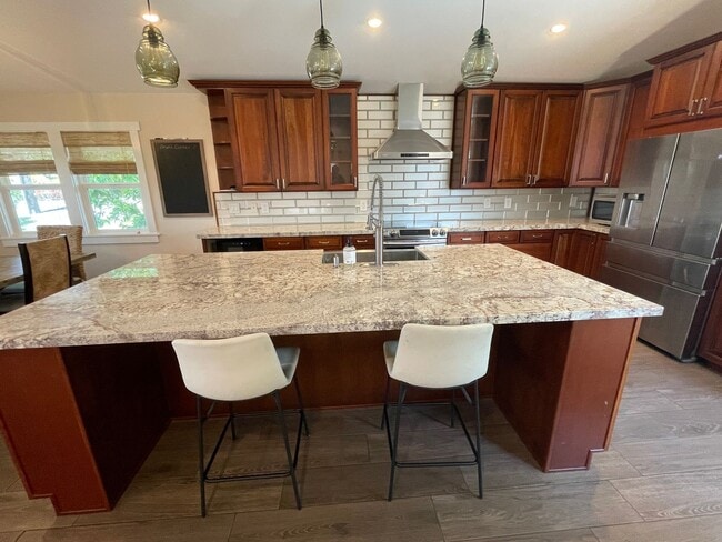 Building Photo - Beautiful 3 bedroom 3 bath home on dry side Waimea