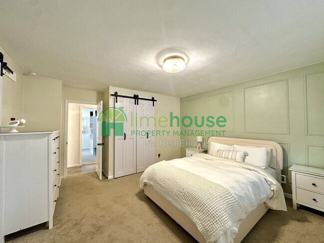Building Photo - 5 Baywood Ln