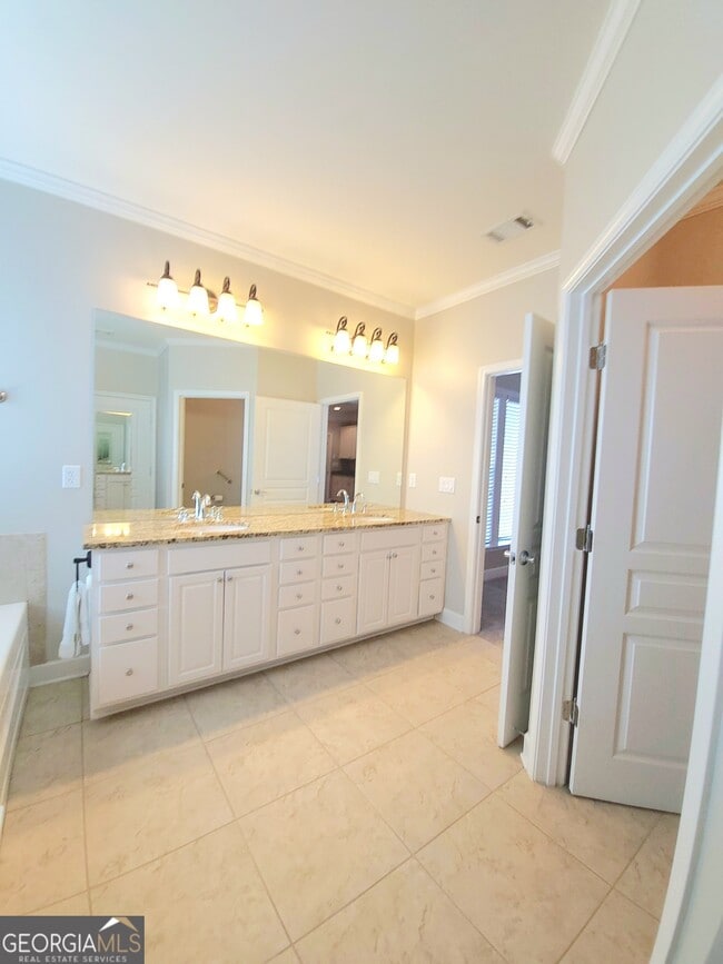 Building Photo - 6411 Hickory Springs Cir