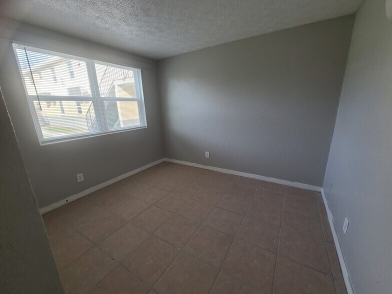 Building Photo - 3810 Almeda St