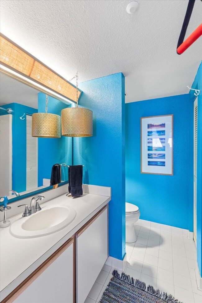 Building Photo - 3635 Seaside Dr