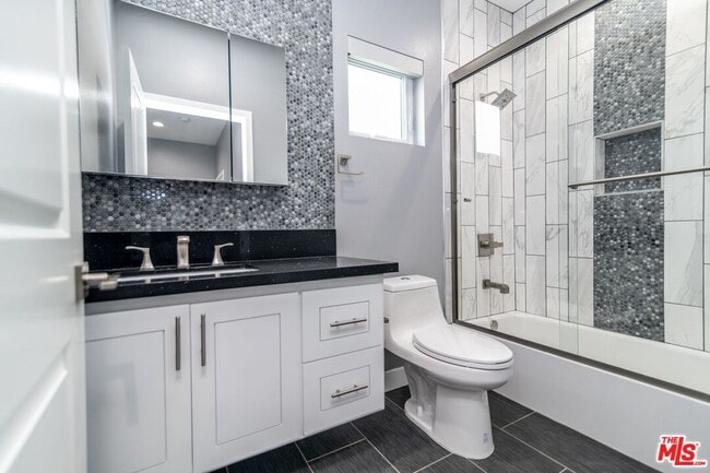 Building Photo - 1623 1/2 S New Hampshire Ave