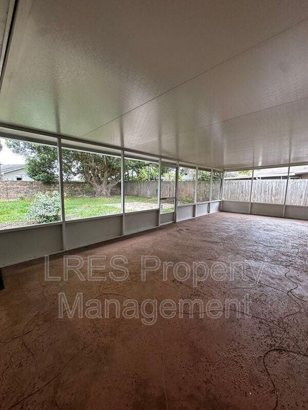 Building Photo - 2719 Merrie Oaks Rd
