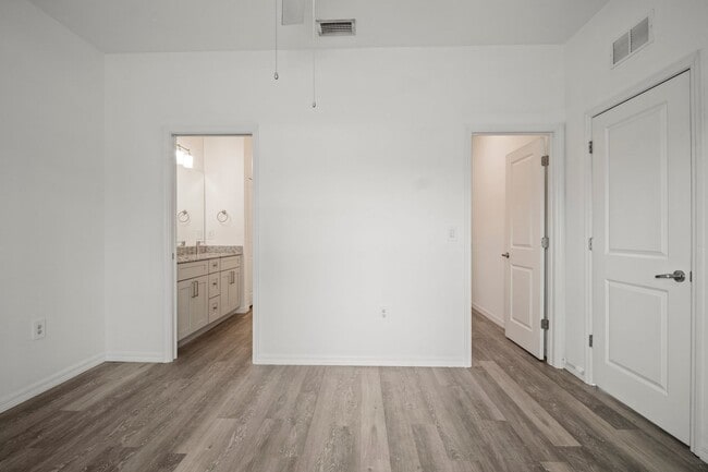 Building Photo - 4718-4718 29th St SW
