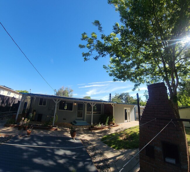 Building Photo - Cerro Romauldo 295-297