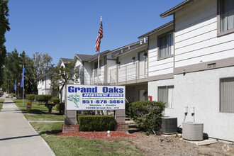 Building Photo - Grand Oaks Apartments