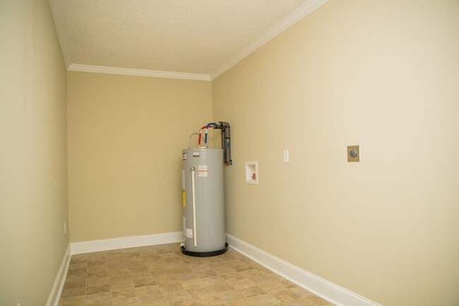 Building Photo - 2 Bedroom/ 2 Bathroom Rental in HollyPond ...