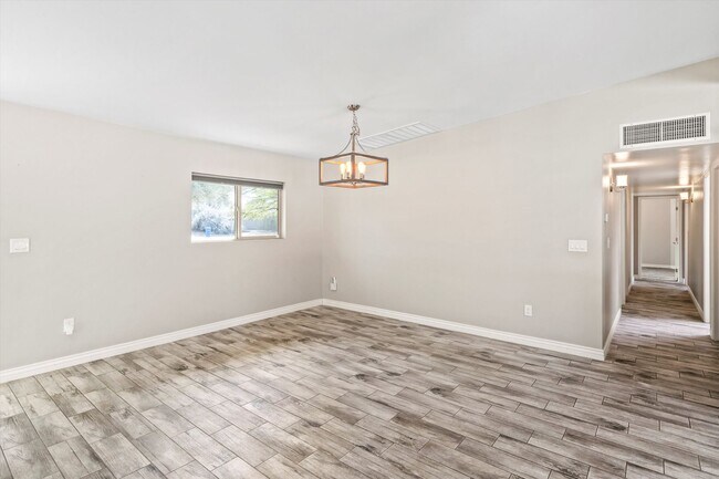 Building Photo - Charming home located in Indian Ridge Esta...