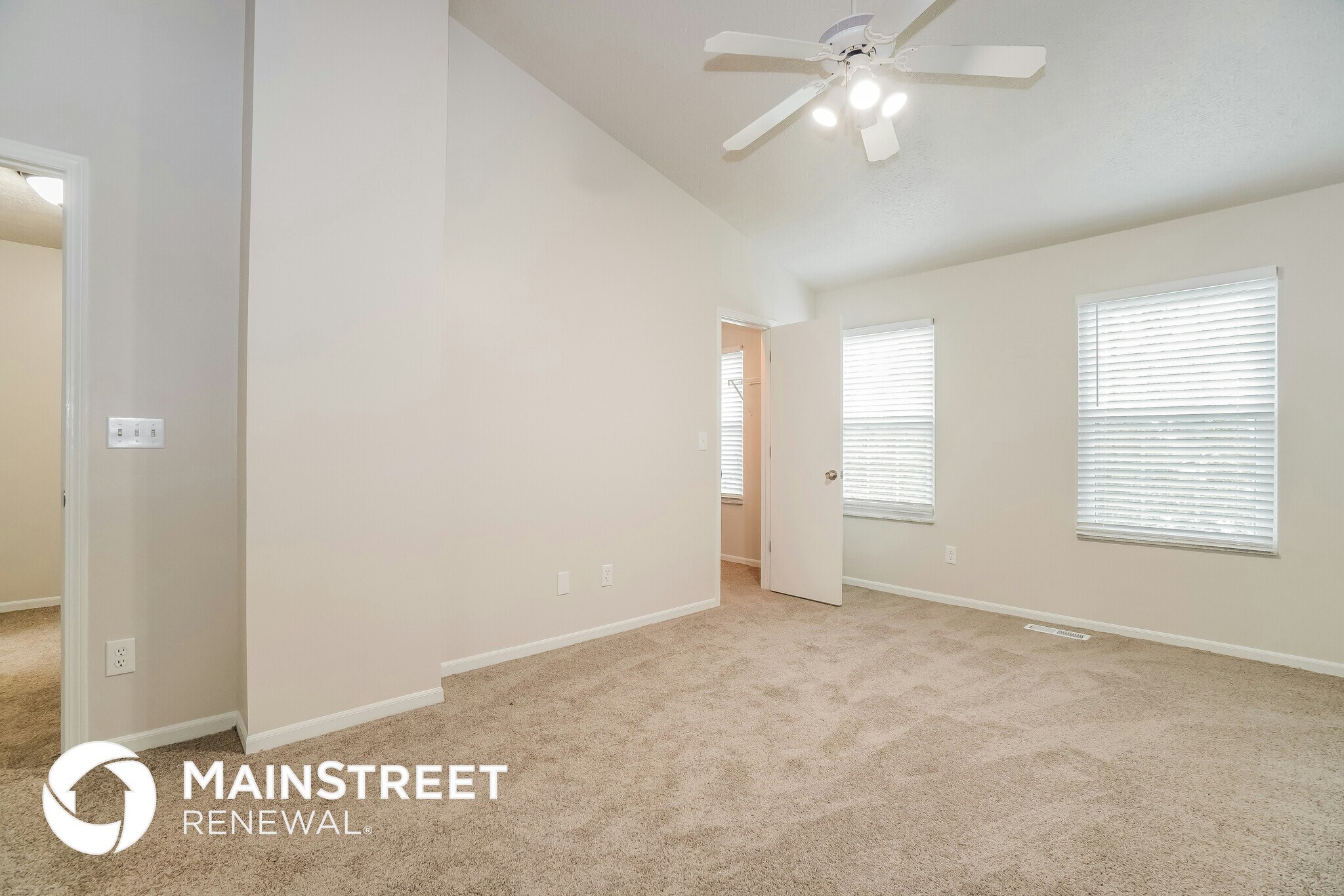 Building Photo - 6582 Cloverlawn Cir