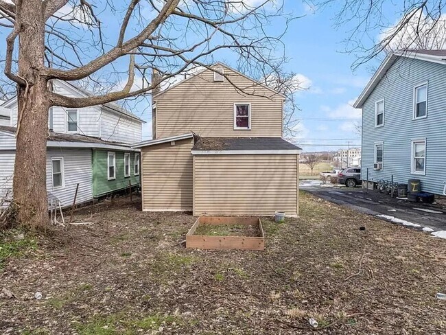 Building Photo - 713 Emerson Ave