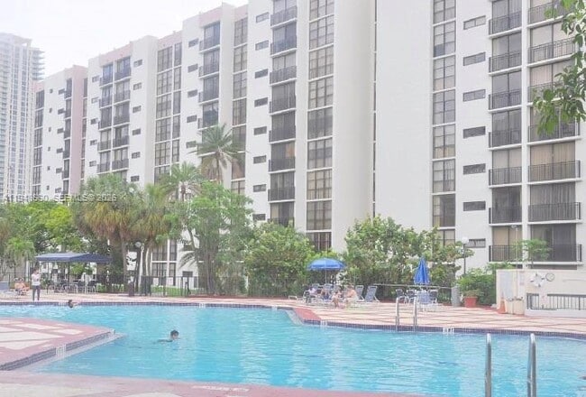 Building Photo - 17011 N Bay Rd