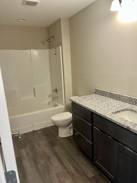 standard bathroom - 851 West St