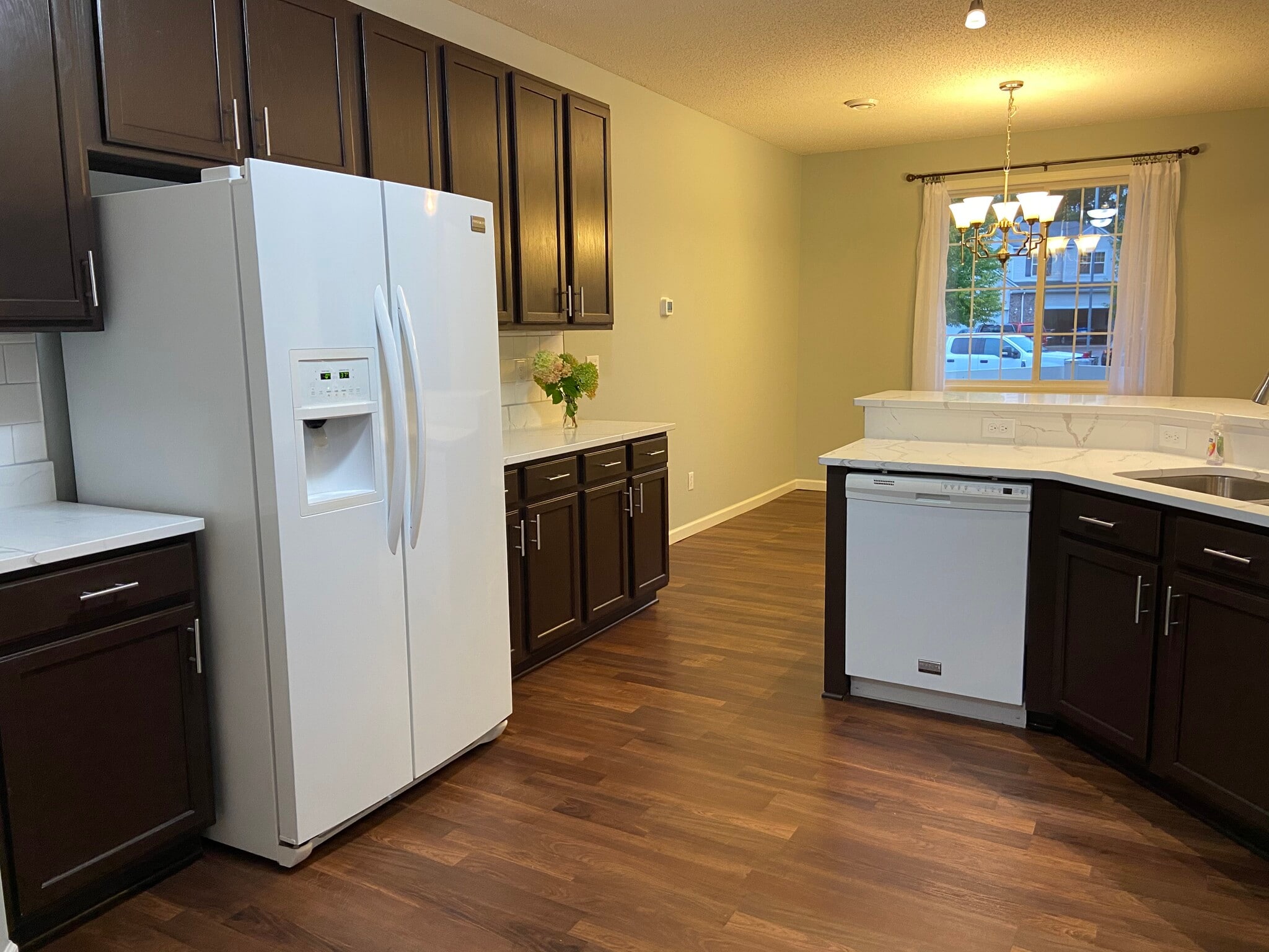 Building Photo - 202 River Woods Dr