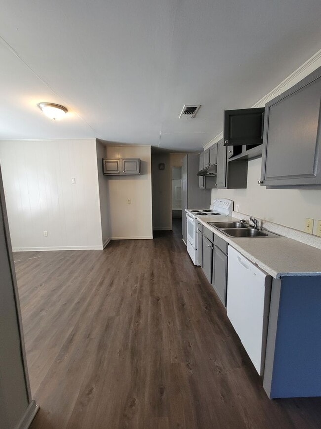 Building Photo - 3 bedroom 1 bathroom