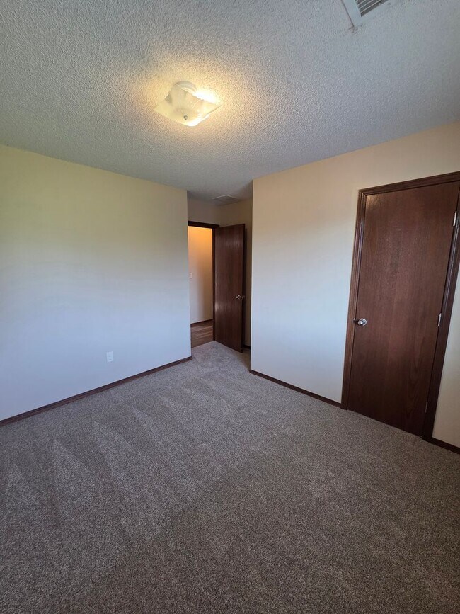 Building Photo - 1230 W 43rd St S