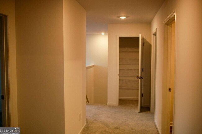 Building Photo - 484 Red Dragon Dr