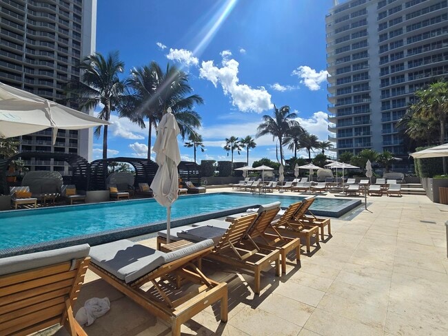 Building Photo - 3100 N Ocean Dr