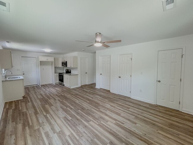 Building Photo - Modern 2BR/1.5BA Property with Renovated Interior and Unique Bonus Spaces - MOVE IN SPECIAL