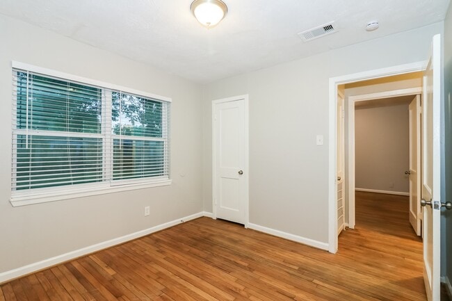 Building Photo - 2125 Dewberry Ln