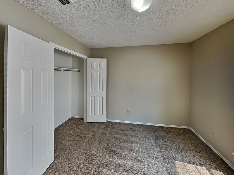 Building Photo - 221 Seegers Dr