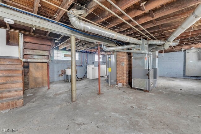 Building Photo - 19792 Pasnow Ave