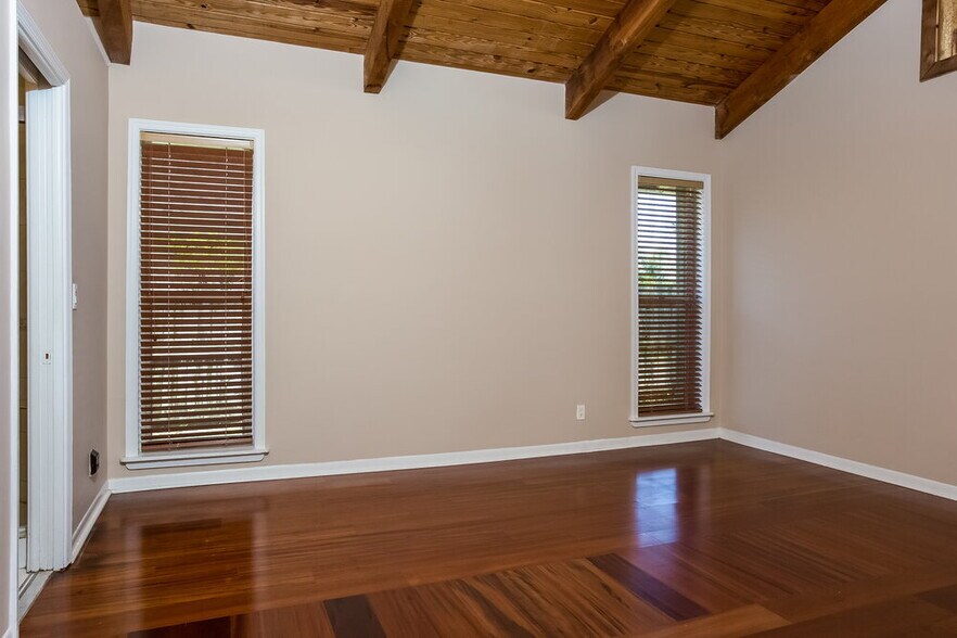 Building Photo - 6376 Amberwoods Dr