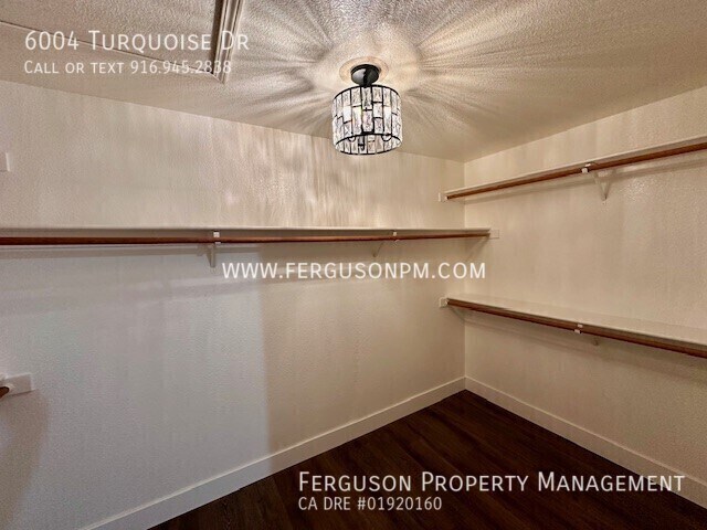 Building Photo - 6004 Turquoise Dr