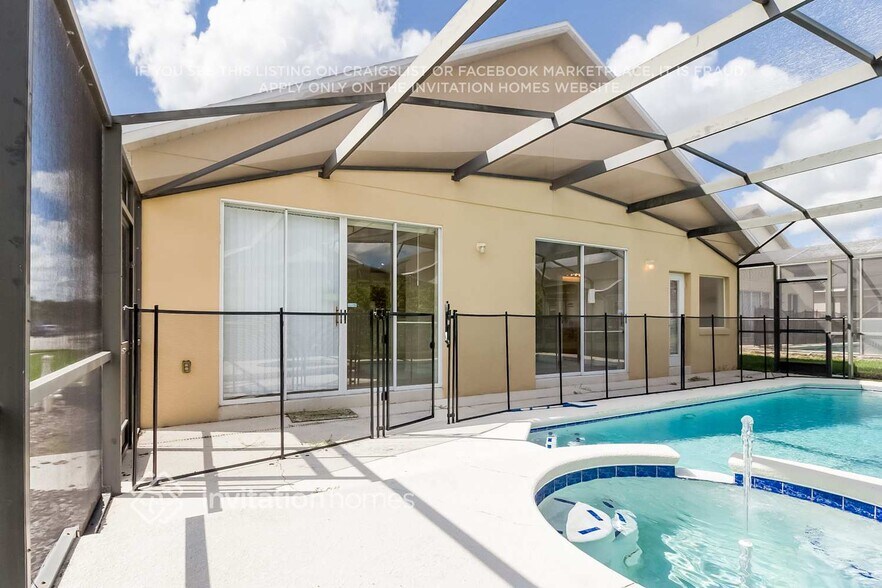 Building Photo - 16725 Rolling Green Dr