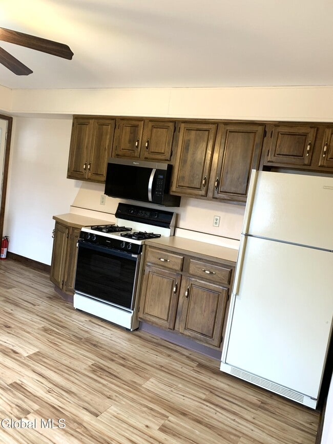 Building Photo - 15 Grounds Pl