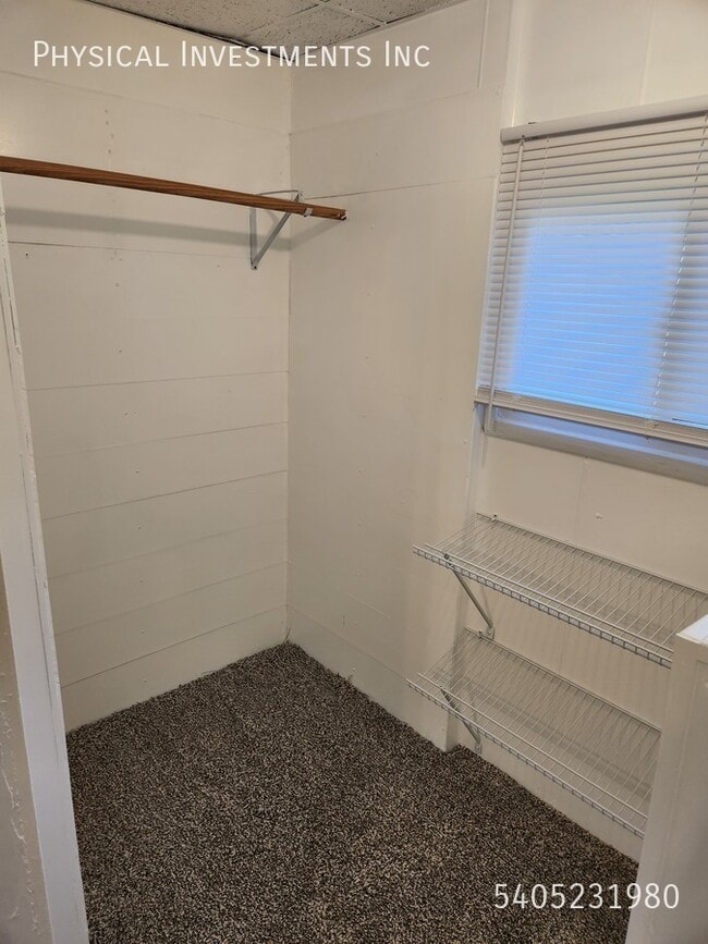 Building Photo - 1 17th St SE