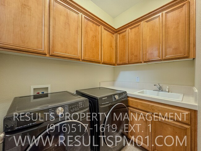 Building Photo - Luxury Whitney Oaks Retreat – Private Gated Community in Rocklin