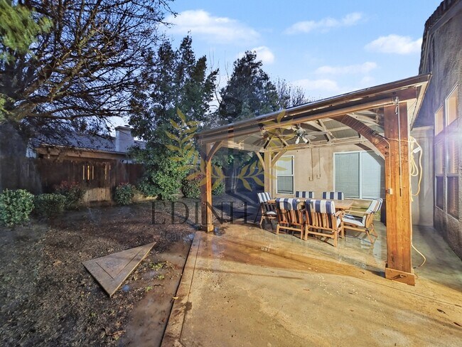 Building Photo - 2282 E Decatur Ave