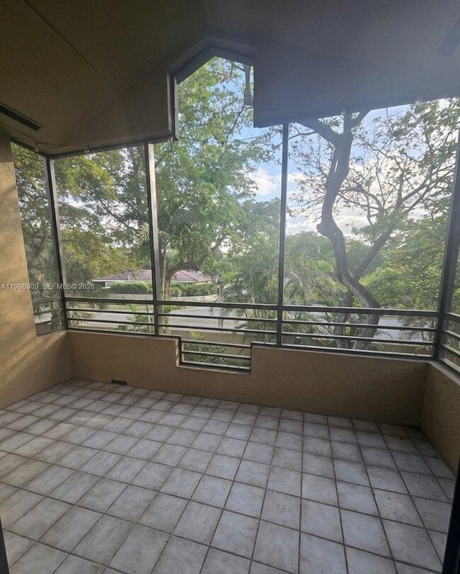 Building Photo - 15515 N Miami Lakeway