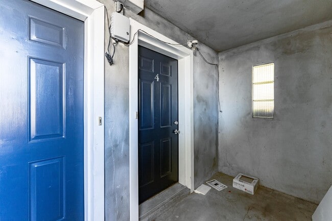 Building Photo - 180 E 100 N