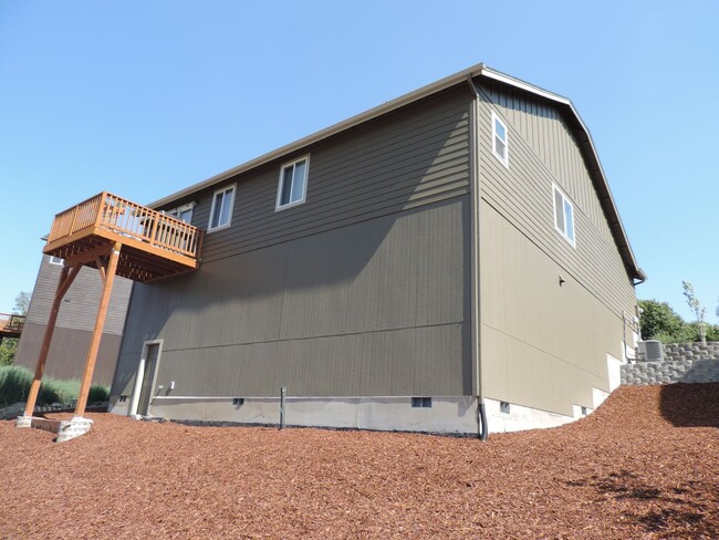 Building Photo - Application Pending - The Dalles - 3 Bedro...