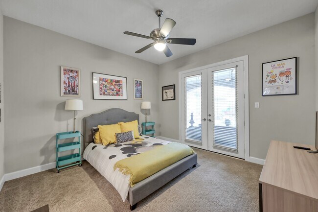 Building Photo - 204 W Pines Dr