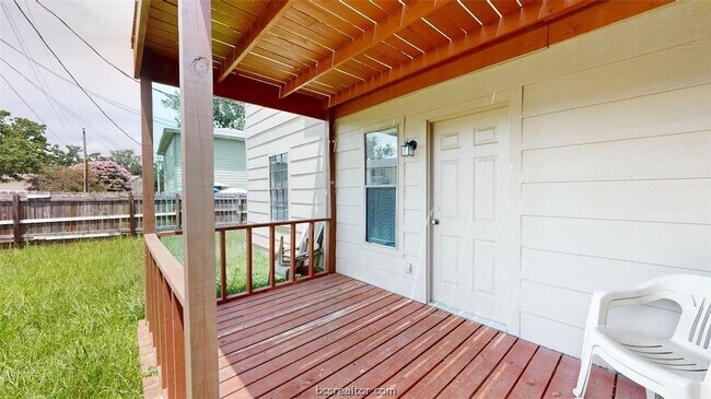 Building Photo - 805 San Pedro Dr